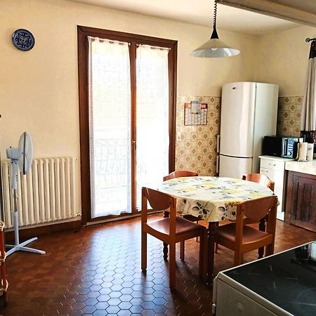 Spacieux Appartement Proche Centre Et Piscine Condom Luaran gambar