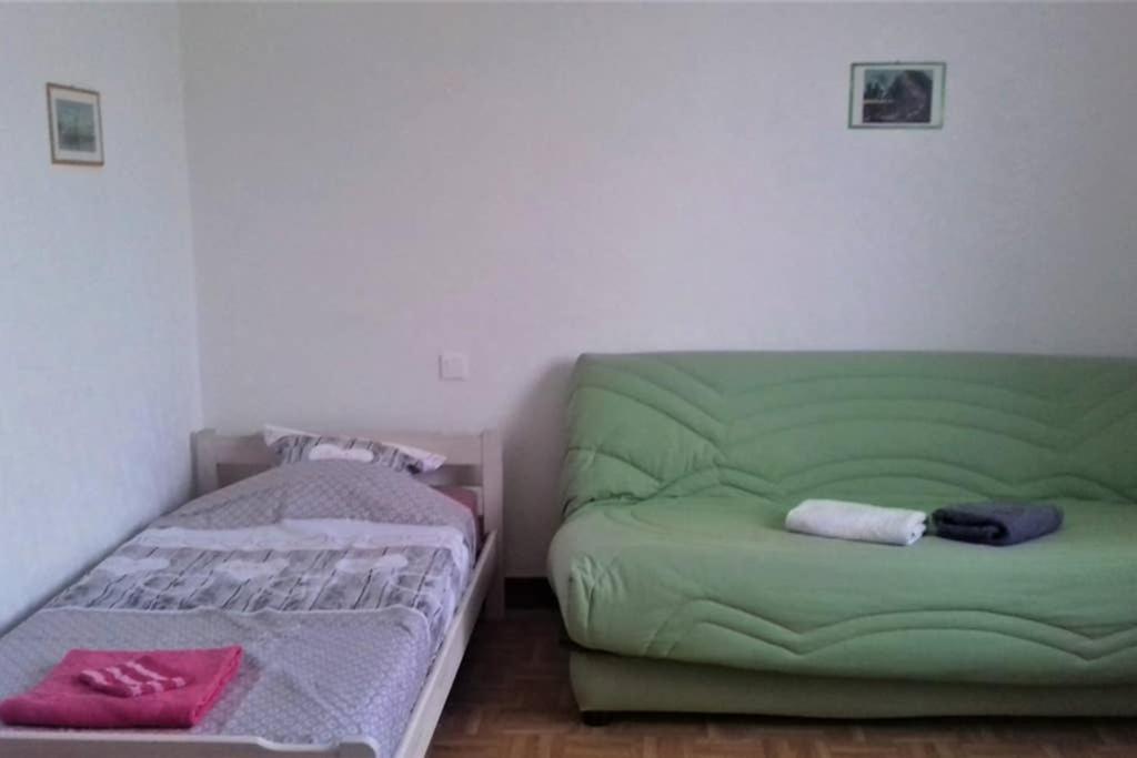 Spacieux Appartement Proche Centre Et Piscine Condom Luaran gambar