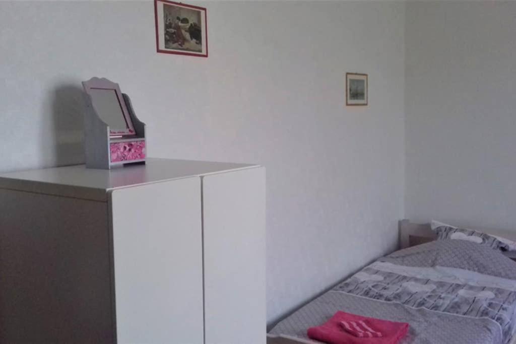 Spacieux Appartement Proche Centre Et Piscine Condom Luaran gambar