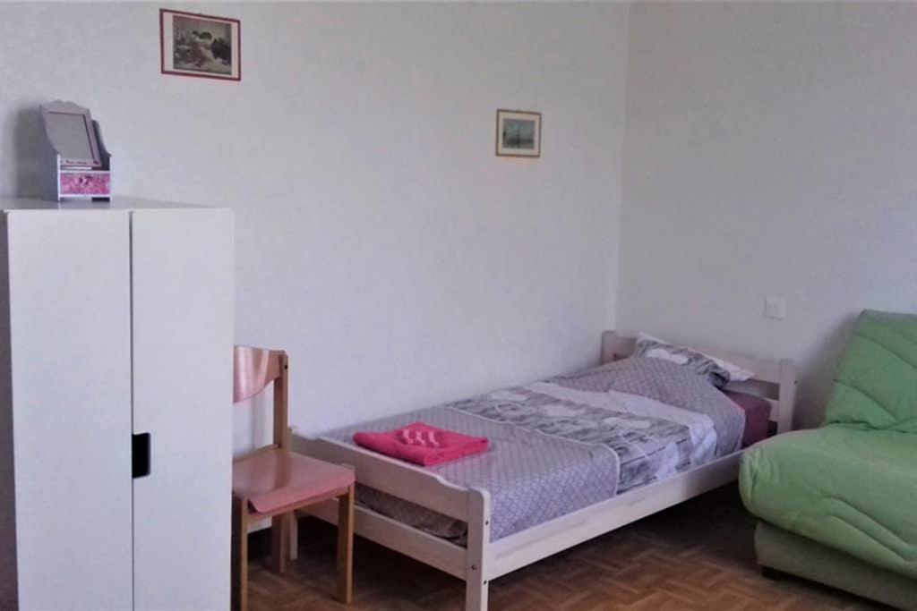 Spacieux Appartement Proche Centre Et Piscine Condom Luaran gambar