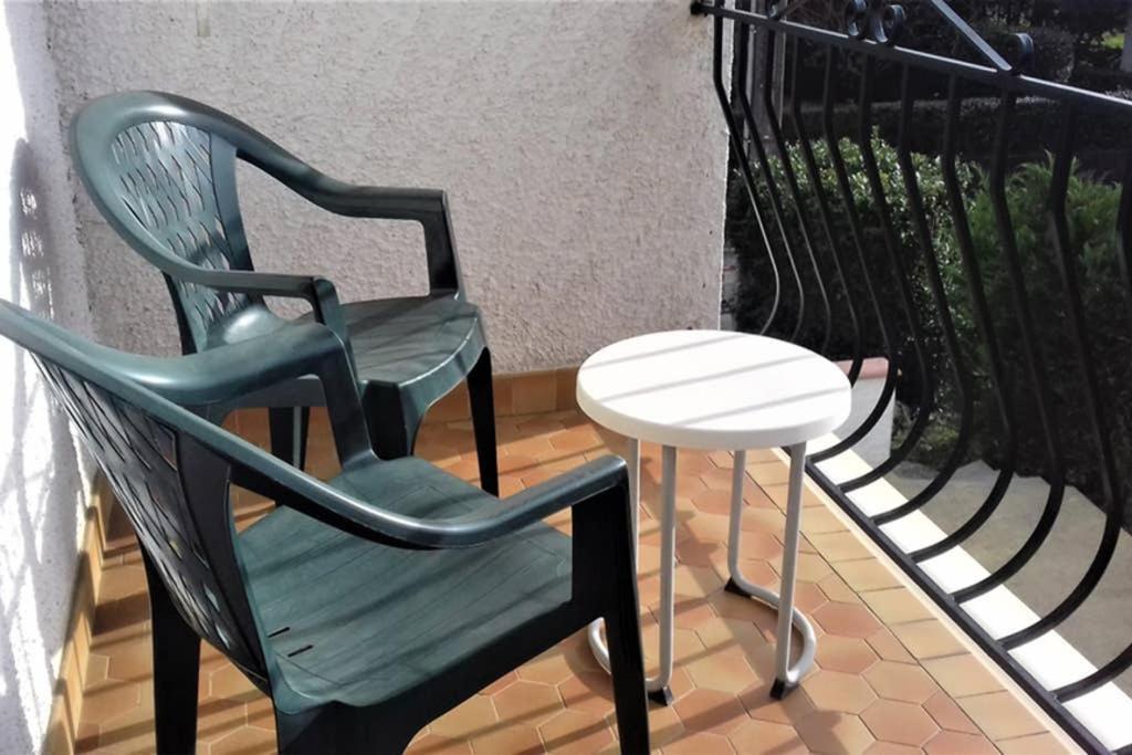 Spacieux Appartement Proche Centre Et Piscine Condom Luaran gambar