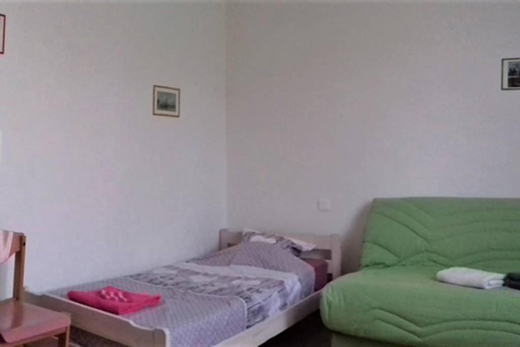 Spacieux Appartement Proche Centre Et Piscine Condom Luaran gambar