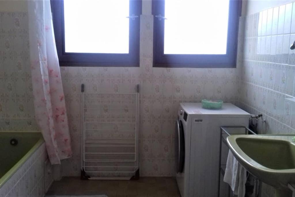 Spacieux Appartement Proche Centre Et Piscine Condom Luaran gambar