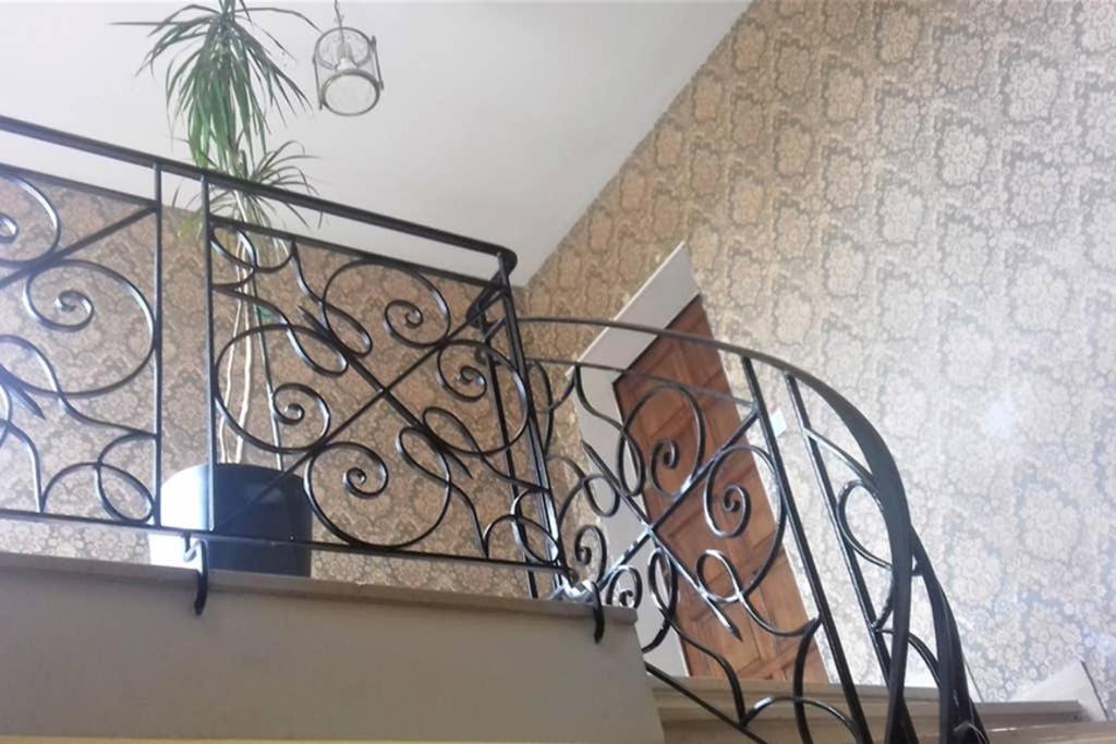 Spacieux Appartement Proche Centre Et Piscine Condom Luaran gambar