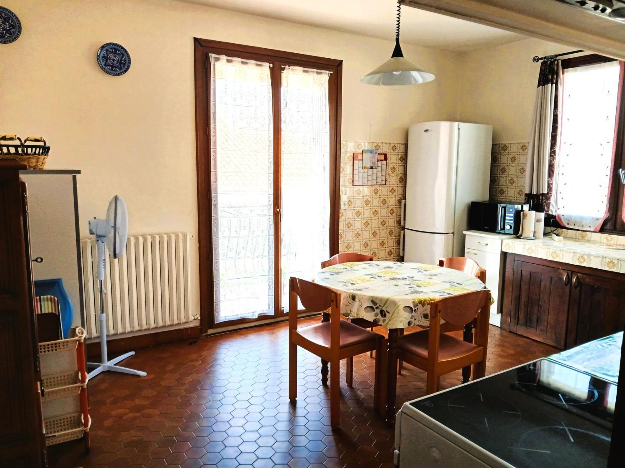 Spacieux Appartement Proche Centre Et Piscine Condom Luaran gambar